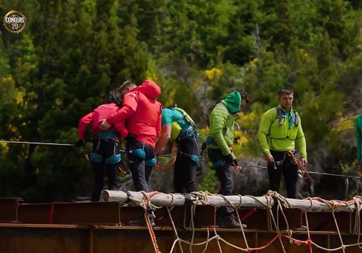 Gigi, Huido y Aritz, en la pasarela del descenso infernal de El Conquis.