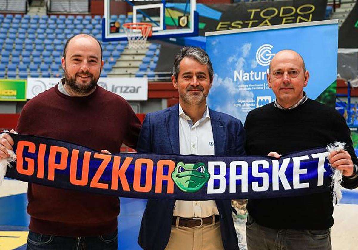 Mikel Odriozola, Ignacio Núñez y José Luis Zubizarreta, ayer en el Angulas Aguinaga Arena.