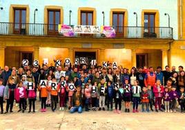 Los vecinos y el trabajo de la comisión han logrado ofrecer una acogida calurosa a la marcha del euskera.