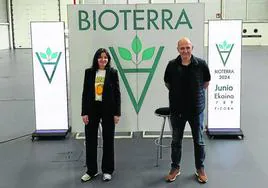 Maialen Gaztañaga, directora de Bioterra, y Garikoitz Aiesta, del Consejo de Agricultura y Alimentación Ecológica de Euskadi (Ekolurra), presentaron la próxima edición de Bioterra en Ficoba.