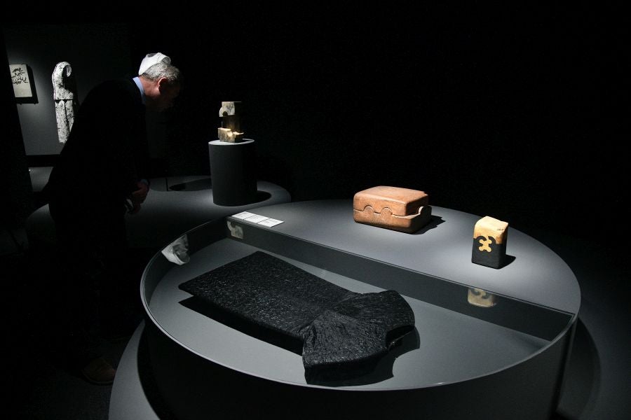 Los vínculos creativos de Chillida y Balenciaga