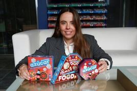 Natalia Saldaña enseña el juego 'Demasiado azúcar', cuyo anuncio ha echado atrás Autocontrol