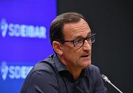 Joseba Etxeberria en rueda de prensa.