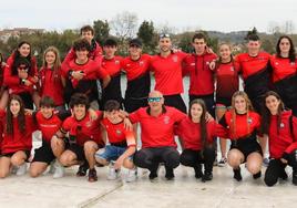 Equipo de Santiagotarrak-Urbycolan que participó en el Campeonato de Euskadi en el río Bidasoa.