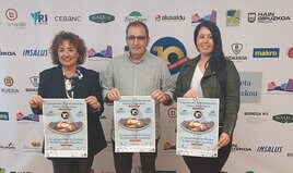 Sonia García Olazabal, Teo Alberro y Azahara Domínguez, durante la presentación del campeonato de pintxos de bacalao.