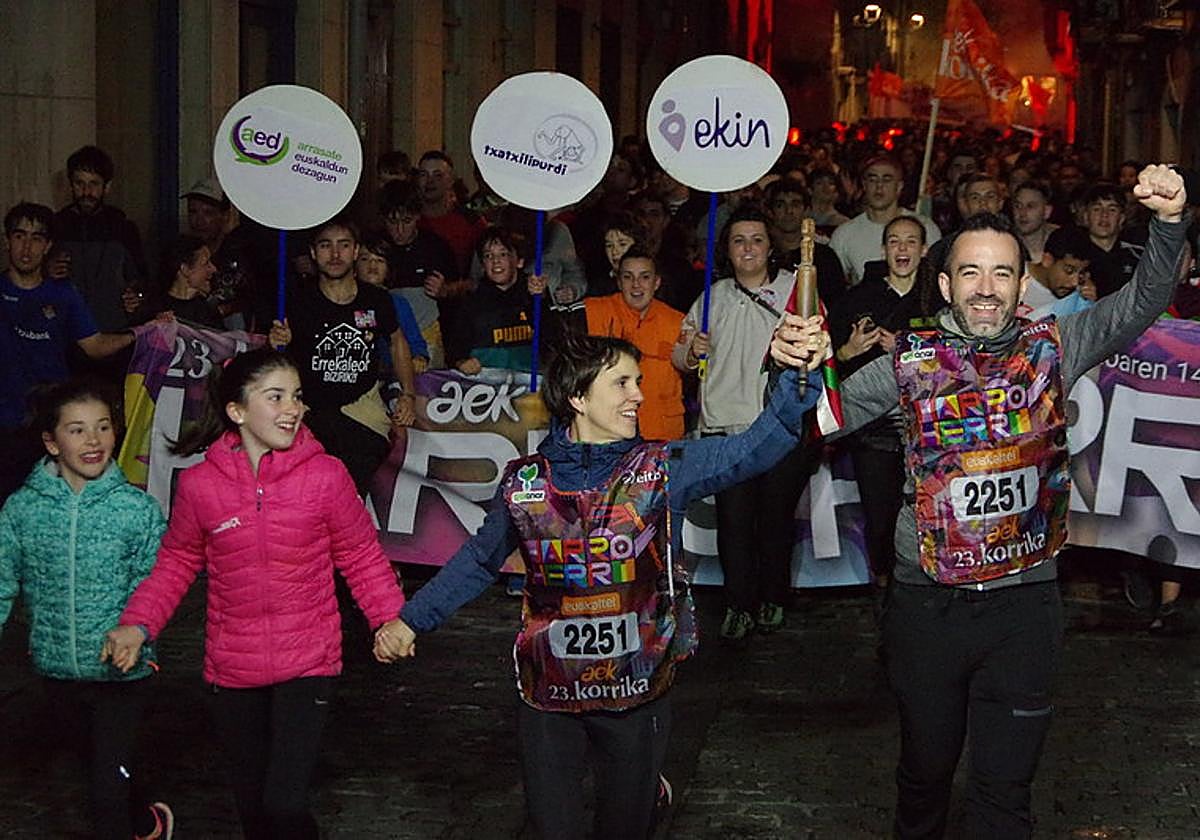 Así ha sido el paso nocturno de Korrika por Alto Deba