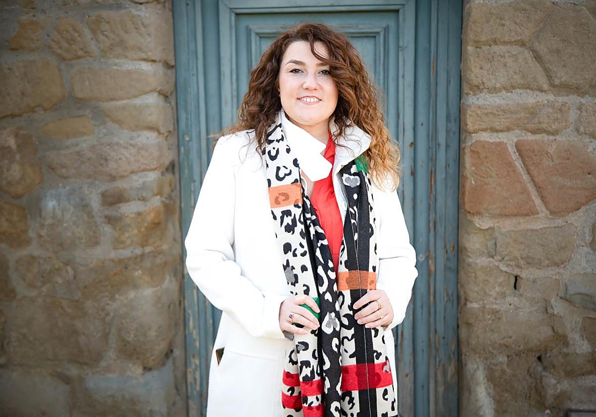 Sheila Queralt es lingüista forense y autora del libro 'Estafas amorosas', donde analiza casos reales de estafadores del amor y cómo usan el lenguaje como arma.