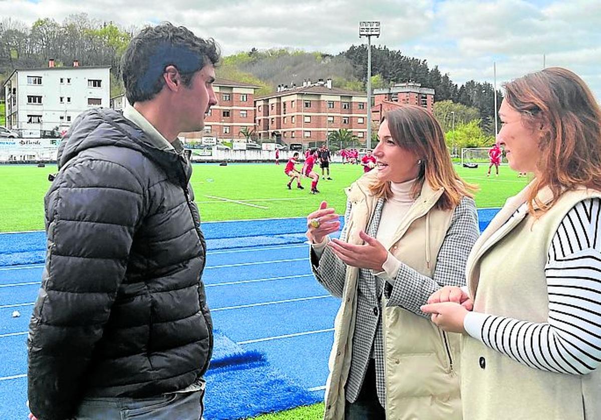 Mikel Lezama, Joana Arce y Muriel Larrea, el domingo en Ordizia.