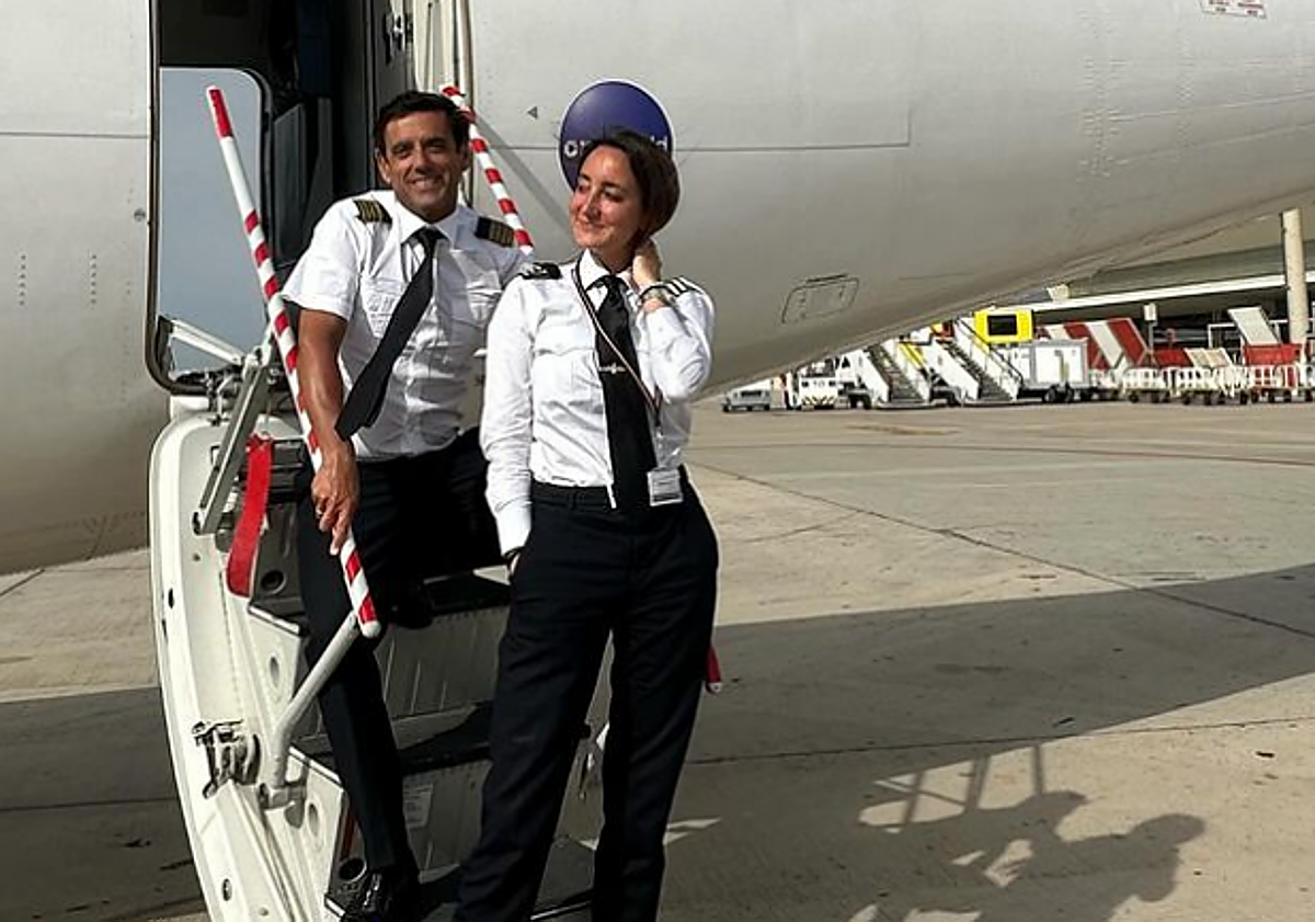 Imagen principal - La despedida de Lucía Pombo y el piloto Iñaki Tolosa: «Últimos días volando con quien una vez me cogió de la mano y jamás me ha soltado»