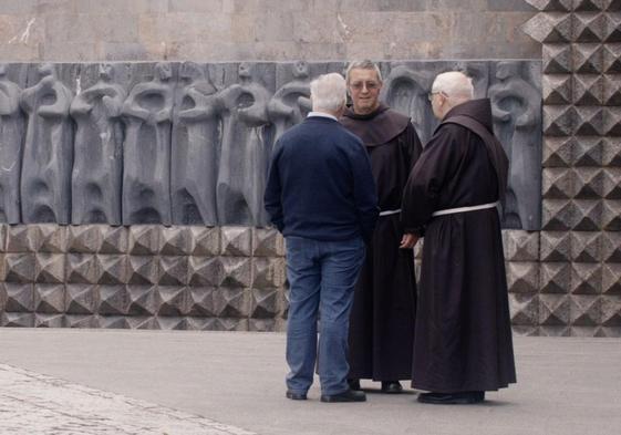 Arantzazuko frantziskotarrek euskal gizarteari egindako ekarpenak balioan jartzen ditu dokumentalak.