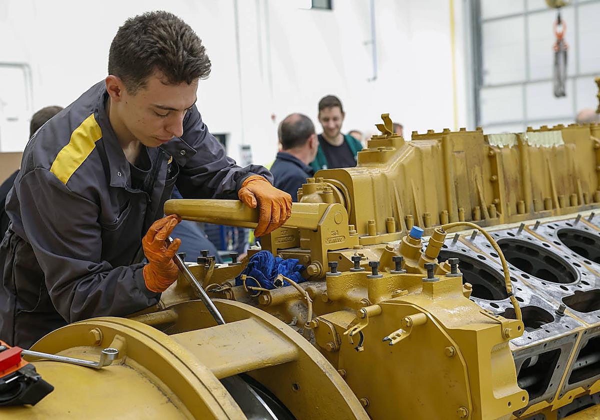 Será aplicable para los trabajadores menores de 18 años, peones, auxiliares administrativos, subalternos y ayudantes no titulados.