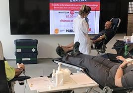 Solidaridad. Una jornada de dona-ción de sangre llevada a cabo en la fá-brica de Niessen hace unos meses. l.h.