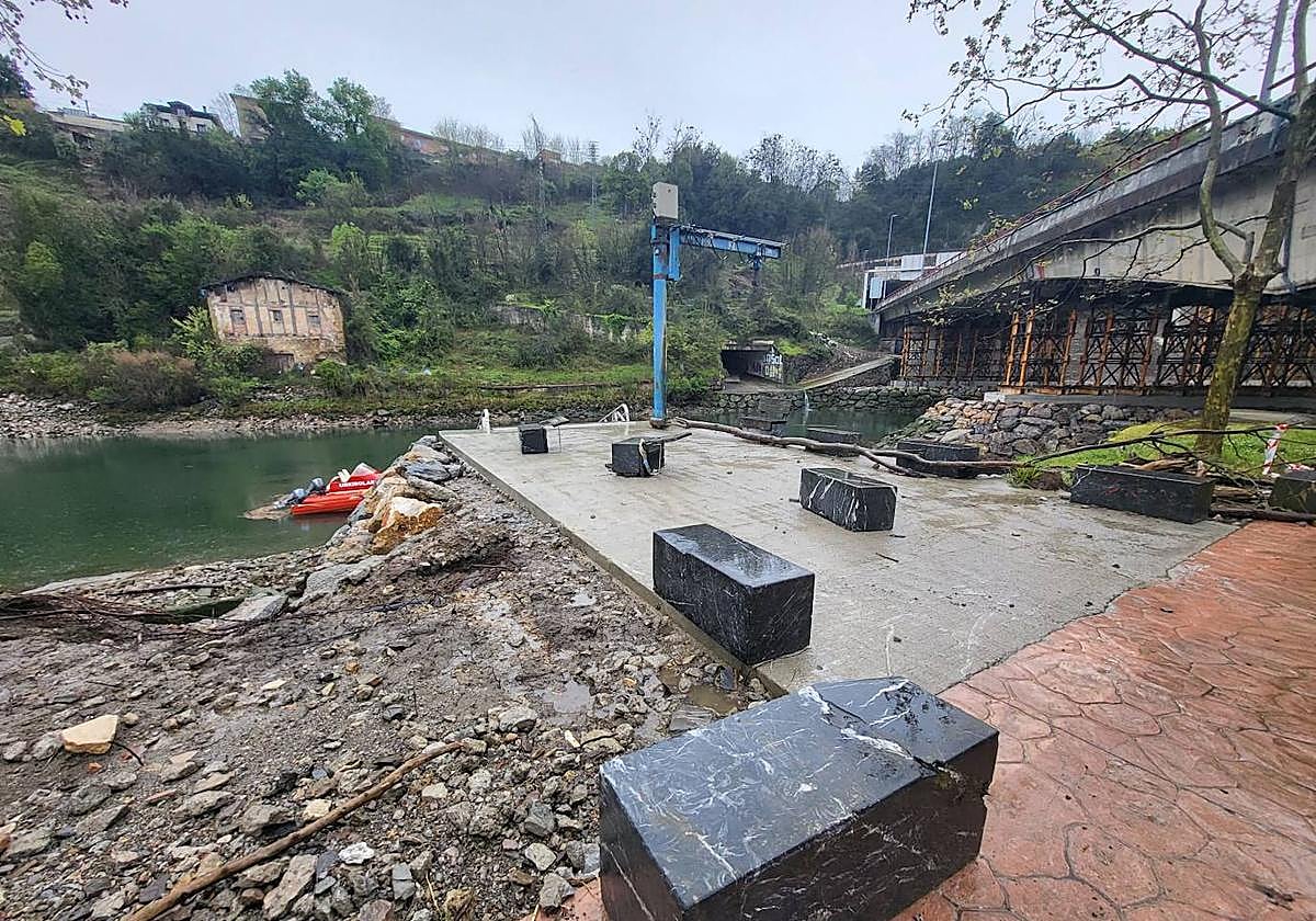 Desperfectos causados por la borrasca Nelson junto a la sede de Ur-Kirolak, en Loiola.