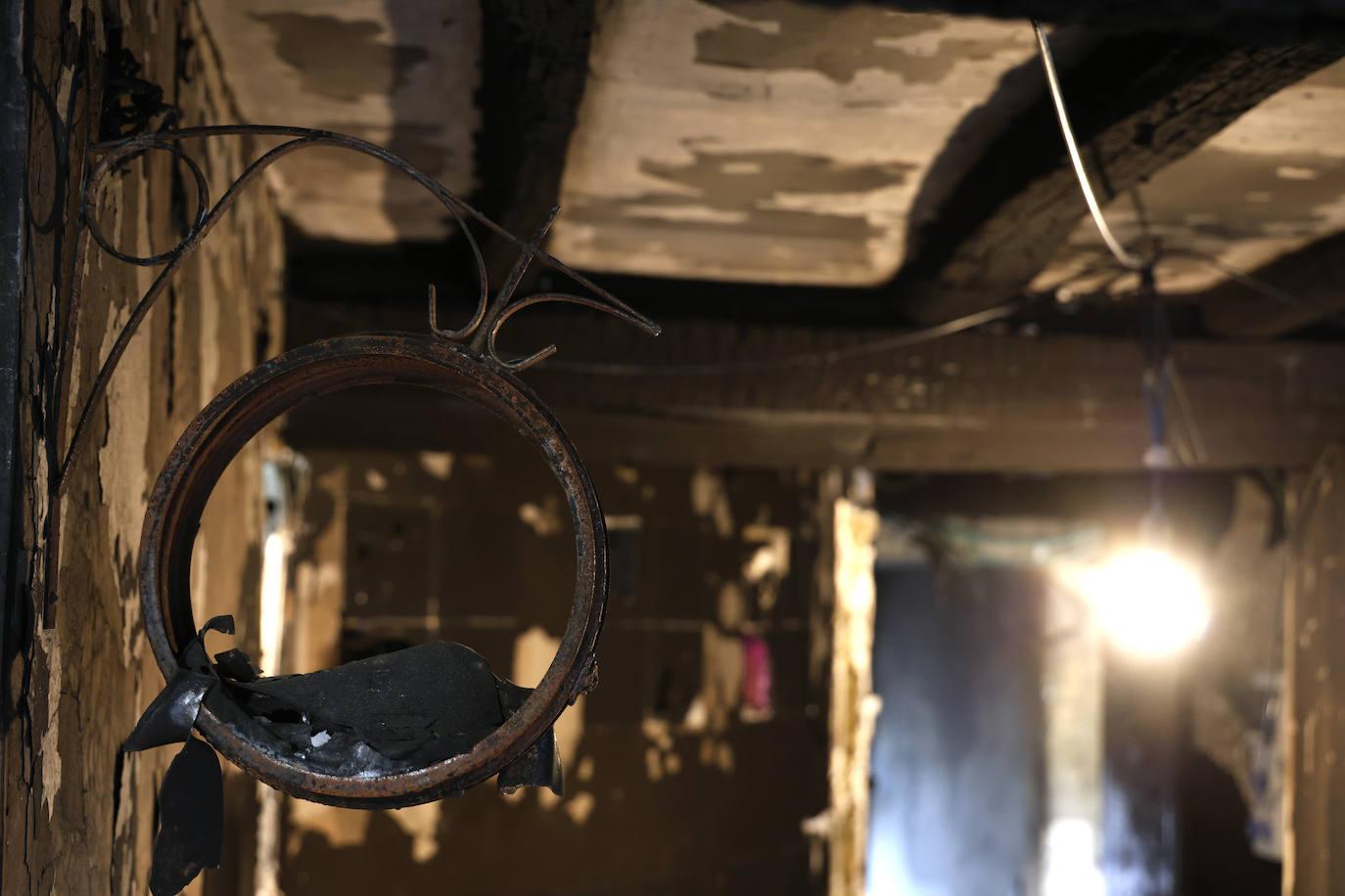 Así ha quedado la vivienda de Begoña Santos en Errenteria tras el incendio