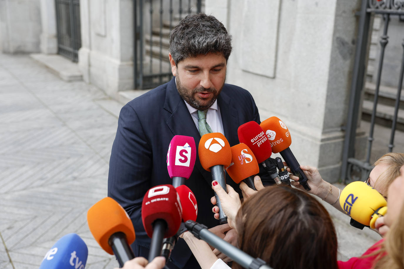 Del Rey emérito a Feijóo: La llegada de los invitados a la boda de José Luis Almeida