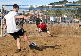 Berdinketak desegiteko penalti jaurtiketak egingo dira bi egunetan partiden amaieran.