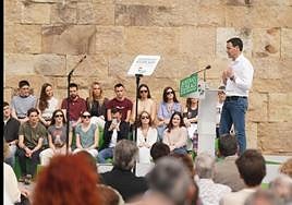 Imanol Pradales se dirige a los jóvenes de su militancia, en el mitin de este sábado.