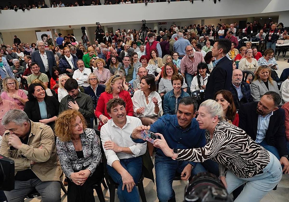 Sánchez: «Mi mujer, Begoña, nació en Bilbao así que ya saben con quién va en la final de hoy»
