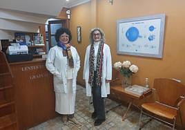 ¡Hasta siempre!. Mari Carmen Salaverria e Isa-bel Navarro se despedirán definitivamente de su clientela a finales de mayo. fotos i. castaño