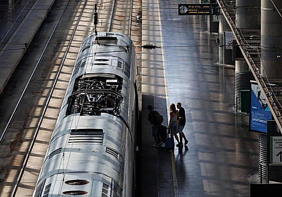 Ya se pueden adquirir los abonos gratuitos de Renfe para viajar hasta el 31 de agosto