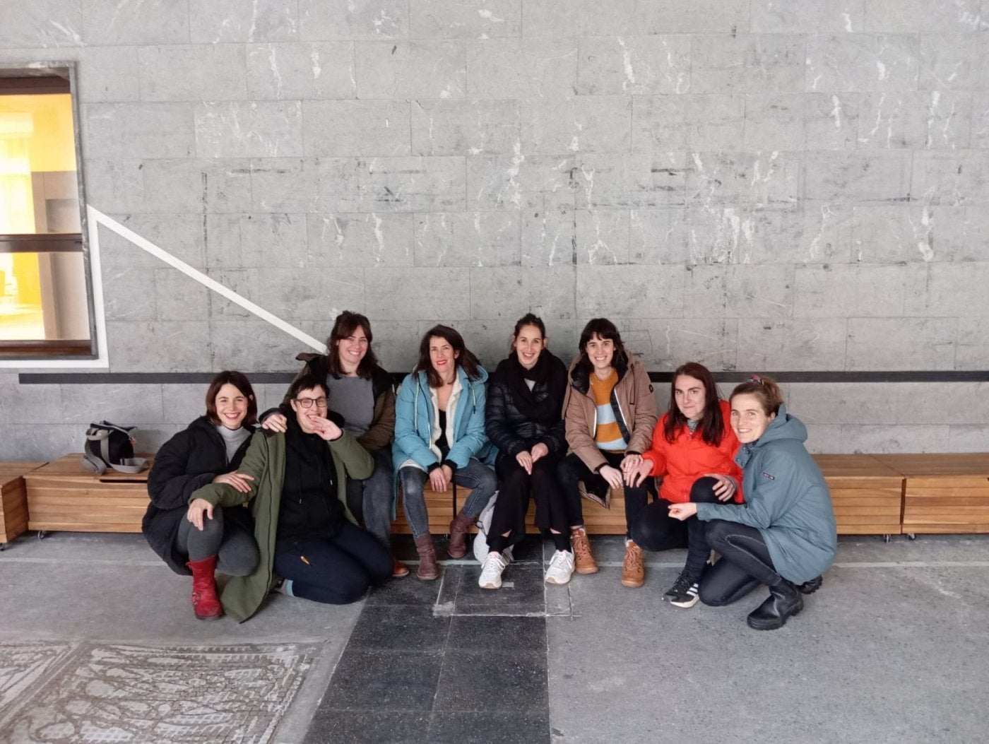 Algunas de las mujeres debarras que integran la plataforma Liburutegia Denontzat.