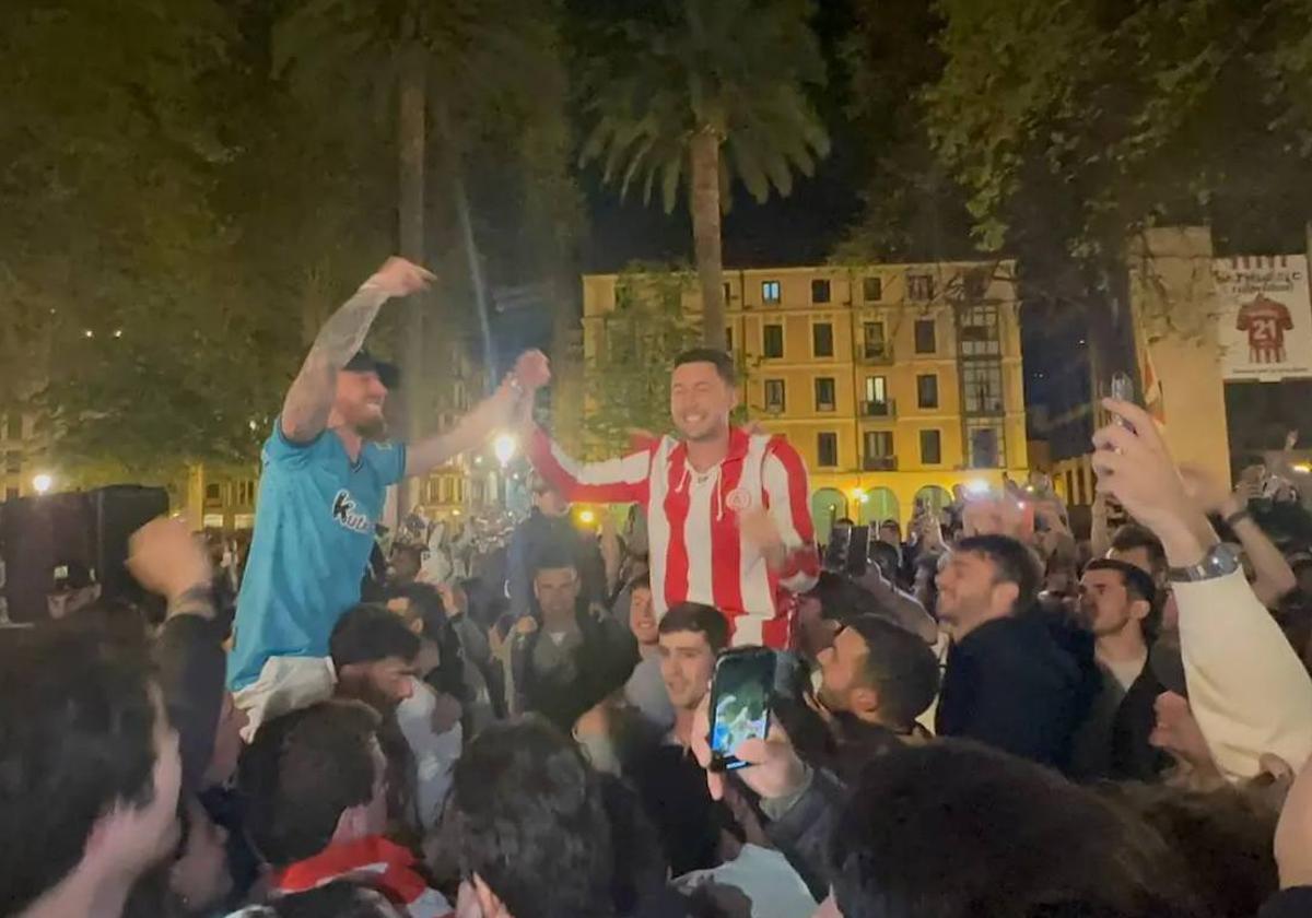 Muniain y De Marcos en un momento de la celebración de anoche.