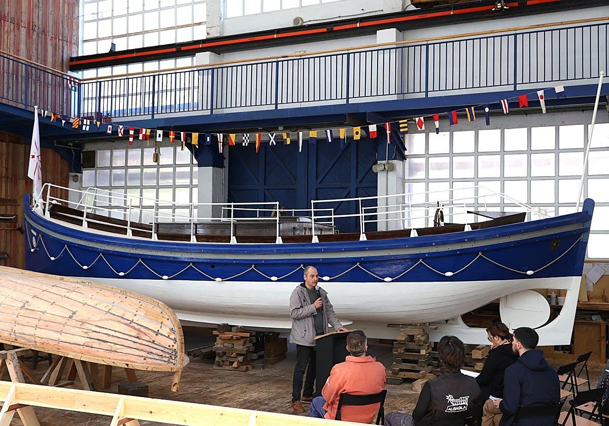 Así ha quedado restaurada la embarcación de salvamento marítimo de 1925