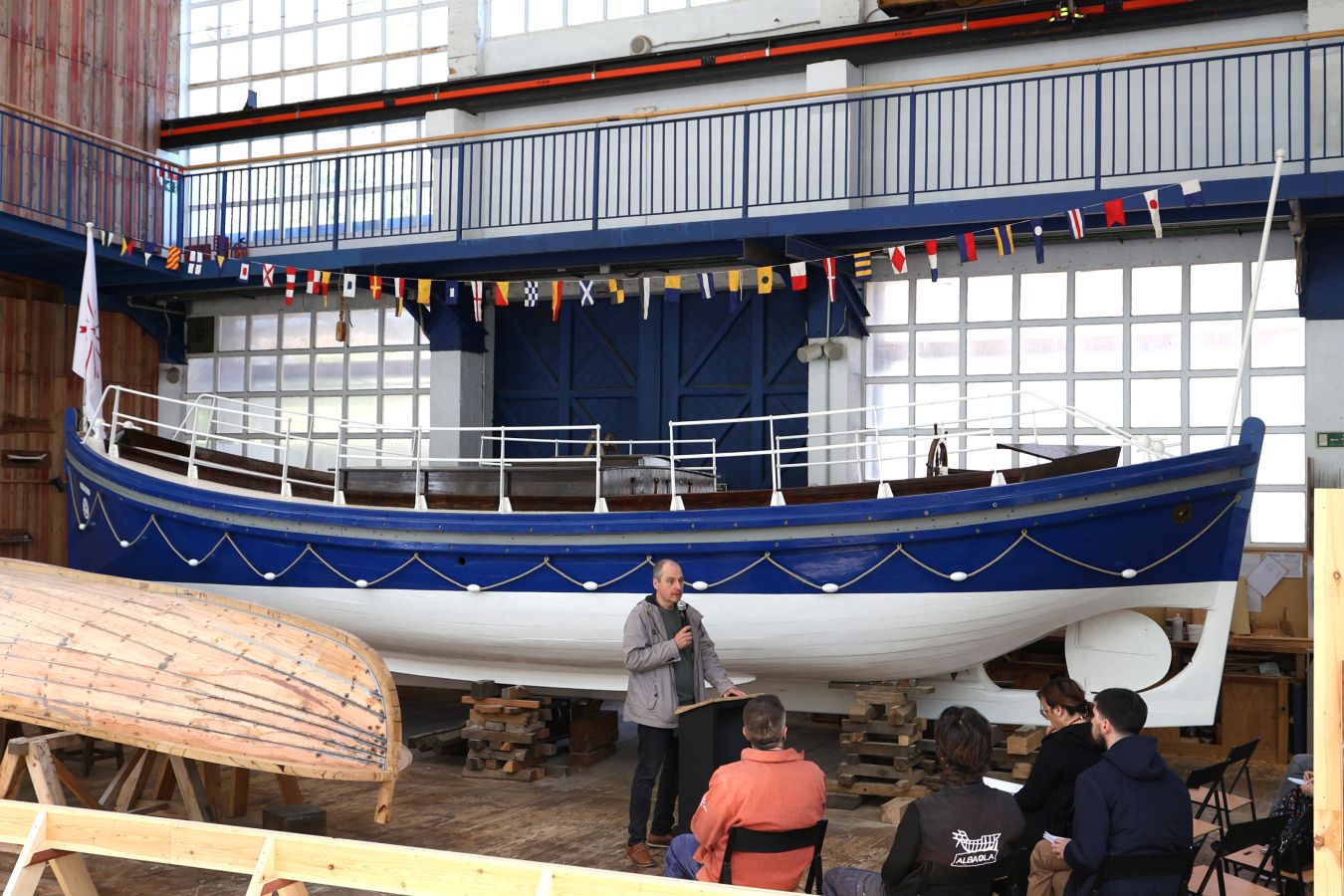 Así ha quedado restaurada la embarcación de salvamento marítimo de 1925