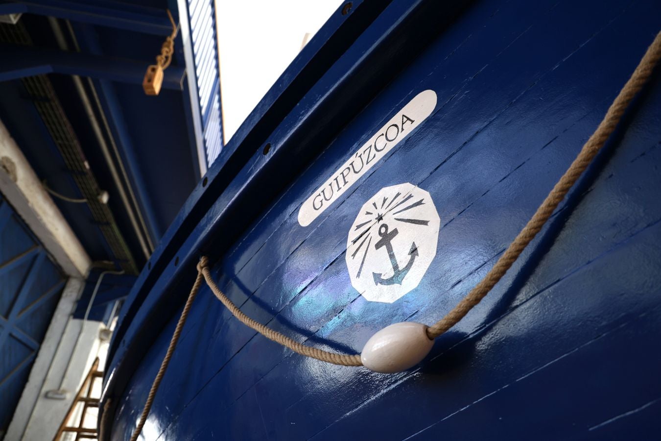 Así ha quedado restaurada la embarcación de salvamento marítimo de 1925