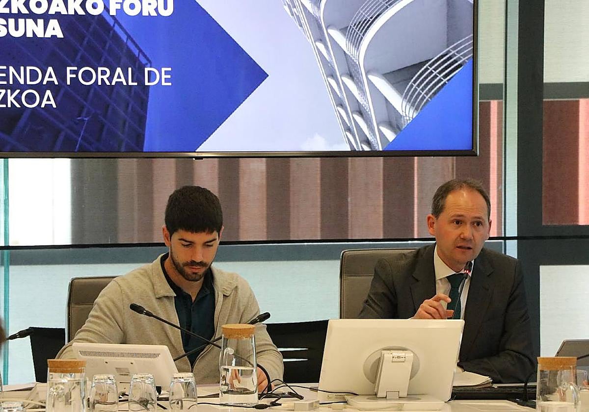 El diputado Perona, en la comisión de Hacienda de este pasado miércoles.