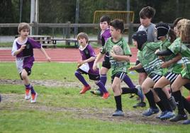 Ocho equipos participaron en el torneo escolar en Plaiaundi.