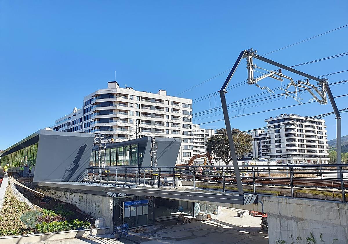 Vista de la nueva estación ferroviaria de Zarautz.