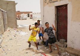Las condiciones en los campamentos de refugiados saharauis son especialmente duras en los meses de verano.