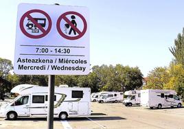 El parking de autocaravanas se mantendrá como servicio gratuito tras la colocación de las barreras.