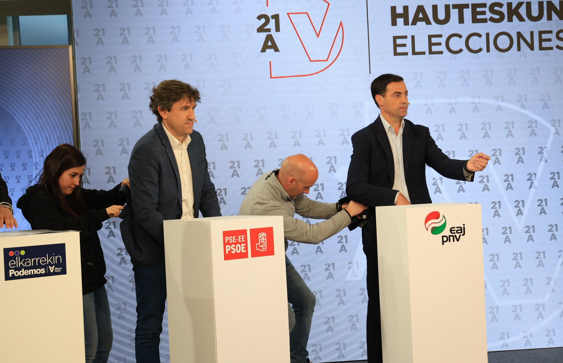 Las bambalinas del debate de DV