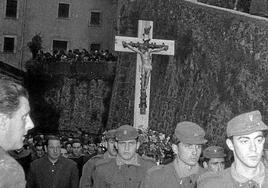 En abril de 1963, el Cristo de la Mota sería trasladado, en medio de una gran movilización, hasta el Castillo.