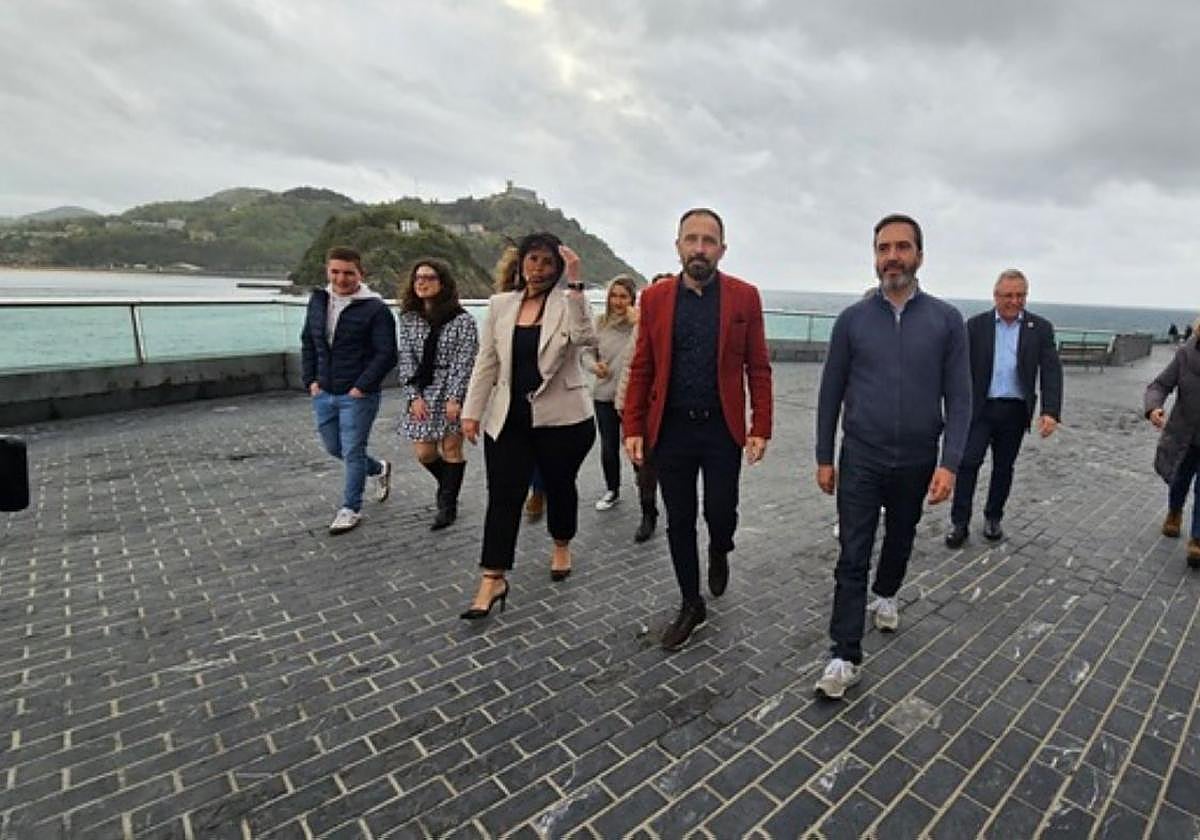 Azahara Domínguez, Denis Itxaso y Javier Hurtado, en un acto político en San Sebastián.