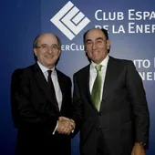 Imagen de archivo de Antonio Brufau e Ignacio Galán saludándose en un acto del Club Español de la Energía.