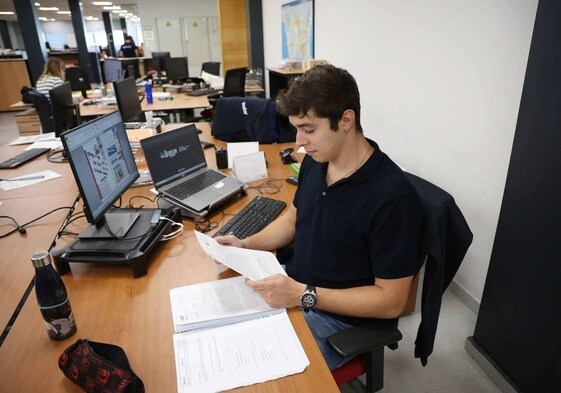 Los ingenieros son uno de los perfiles más demandados por las empresas de Gipuzkoa.