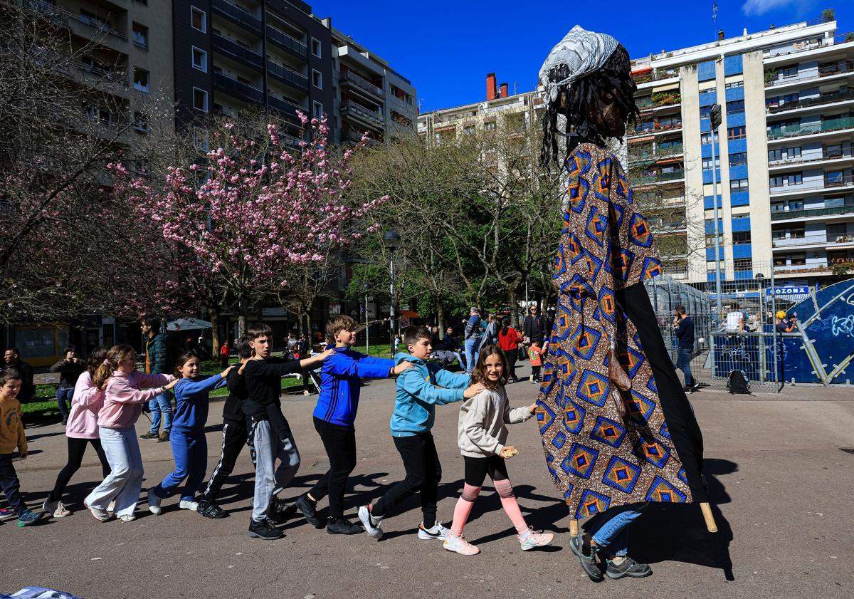 Imagen principal - Kaya, una gigante para hacer frente al racismo
