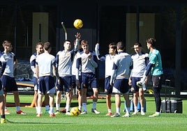 Olasagasti, Galán, Zubeldia, Pacheco y Kubo, durante un entrenamiento semanal de la Real en Zubieta.