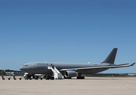 El avión militar repatriará este domingo a Álex desde Tailandia y llegará a Loiu por la tarde