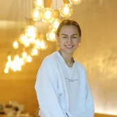 Alba Prieto, sonriente, en el 'lounge' del hotel Zenit de la capital donostiarra