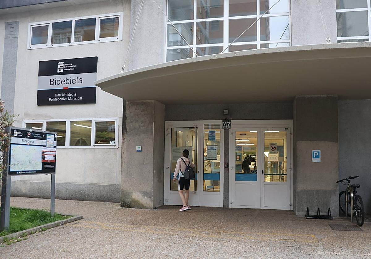 Los hechos denunciados ocurrieron en unos vestuarios del polideportivo de Bidebieta.