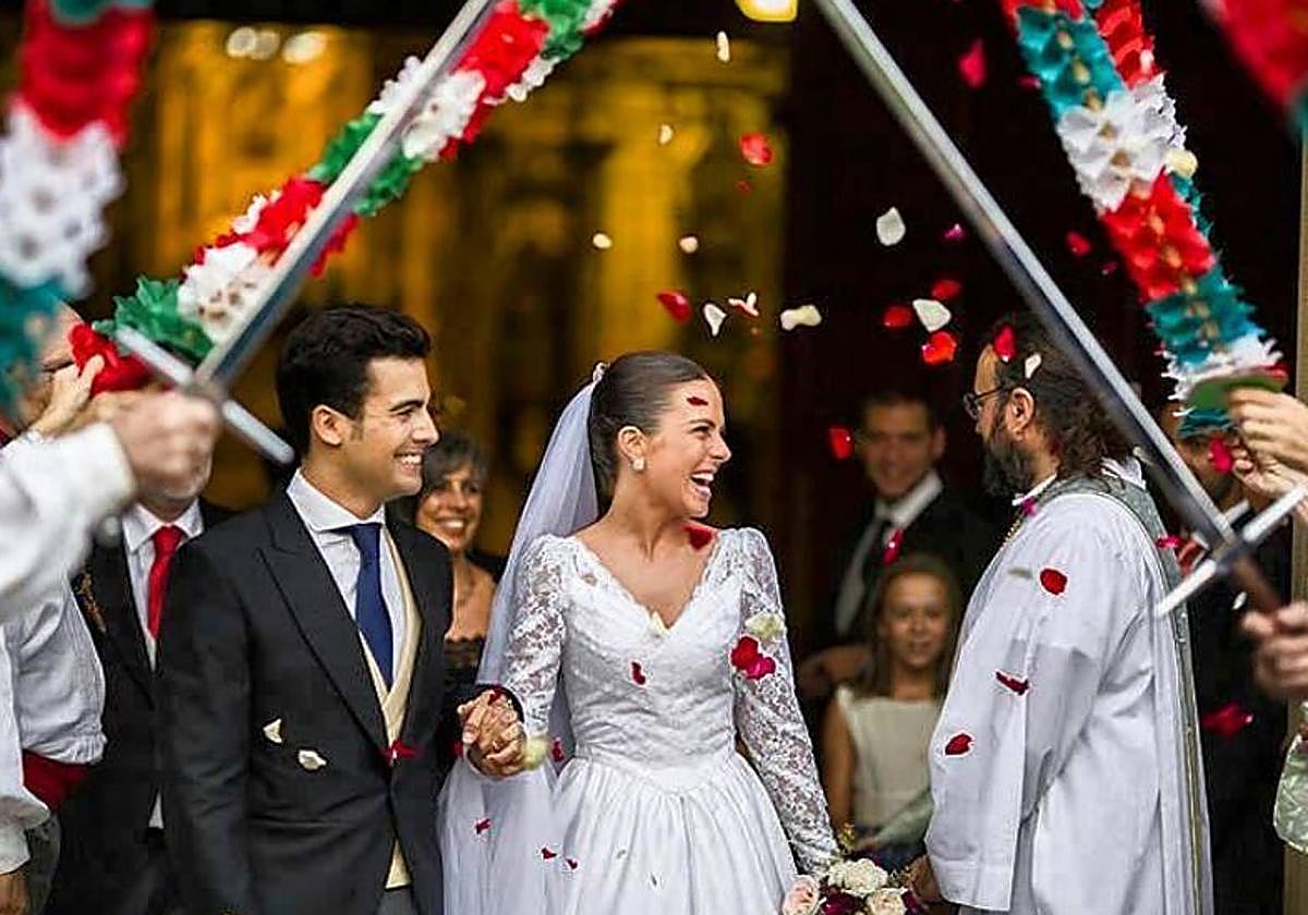 Juan Gonzalo Ospina y su mujer el día de su boda en el Santuario de Guadalupe de Hondarribia