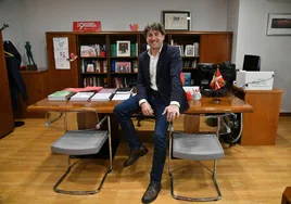 Eneko Andueza, secretario general del PSE y parlamentario electo el pasado 21-A, en su despacho de la sede del partido en Bilbao.