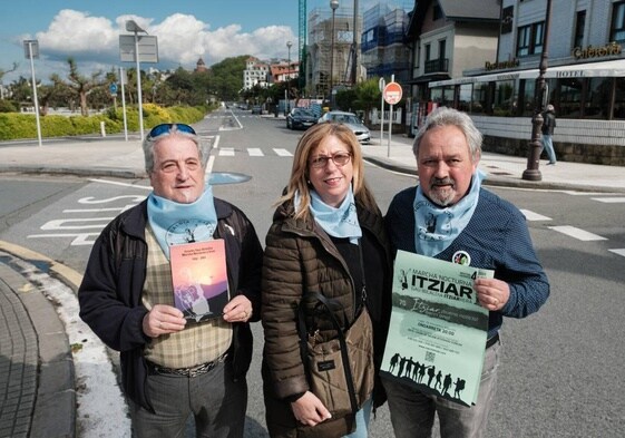 Iñaki Álvarez, Nekane Ávila y José Agustín Arrieta en Ondarreta, desde donde sale la marcha a Itziar.