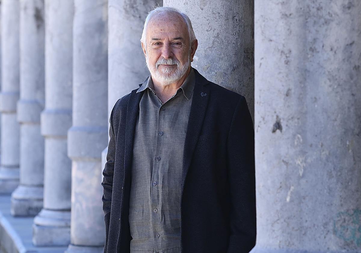 Javier Gómez-Zapiain es doctor en psicología y profesor jubilado de la UPV/EHU.