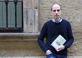 Eneko Bidegain 'Bichta éder' eleberriaren aurkezpen egunean.