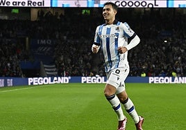 Martin Zubimendi, en un reciente duelo con la Real Sociedad.